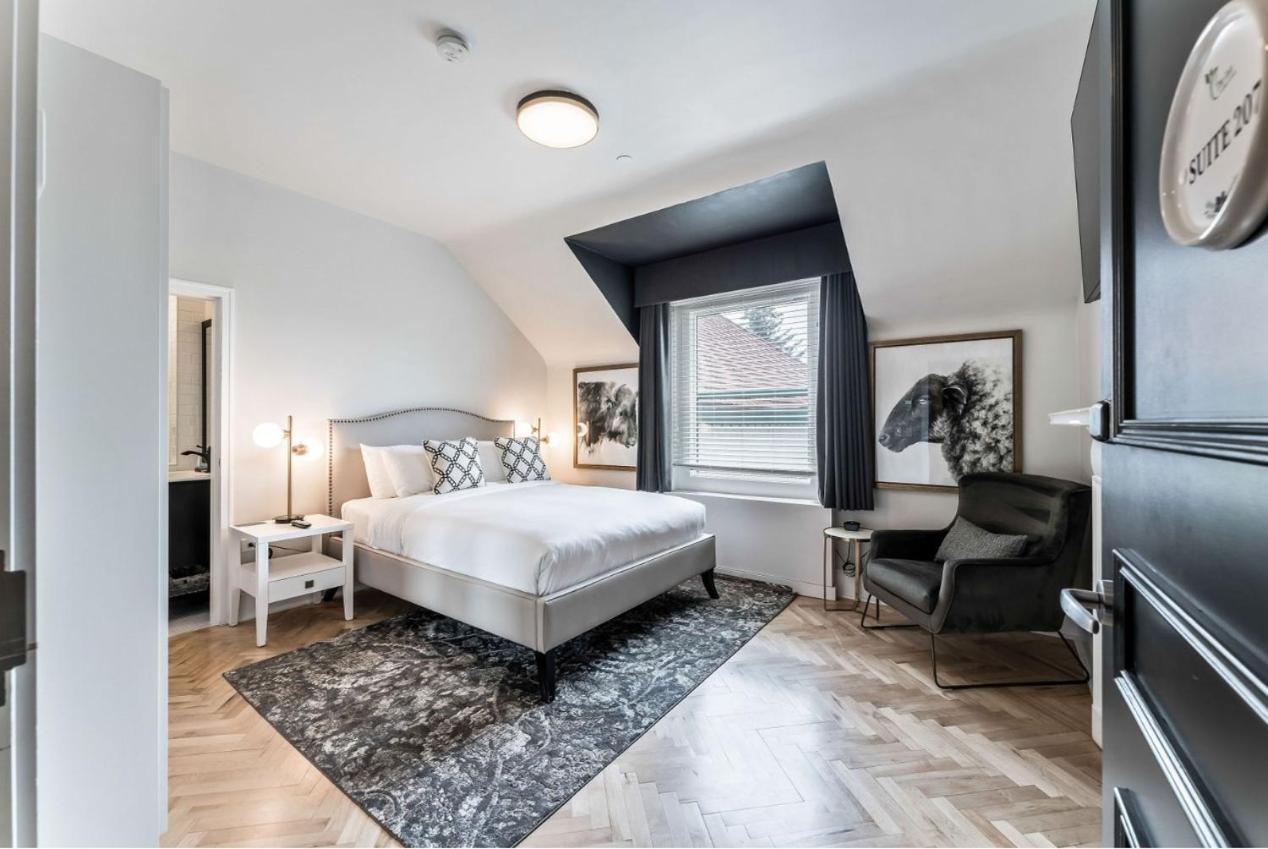 The Inn On Officers' Garden Calgary Bagian luar foto